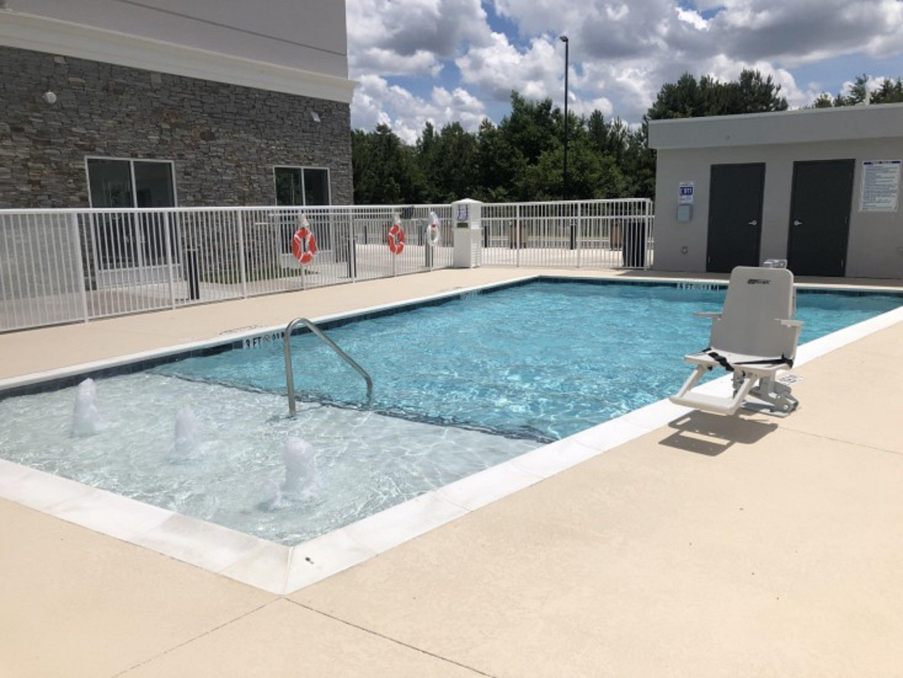 Holiday Inn & Suites - Fayetteville W-Fort Bragg Area By Ihg Eksteriør billede