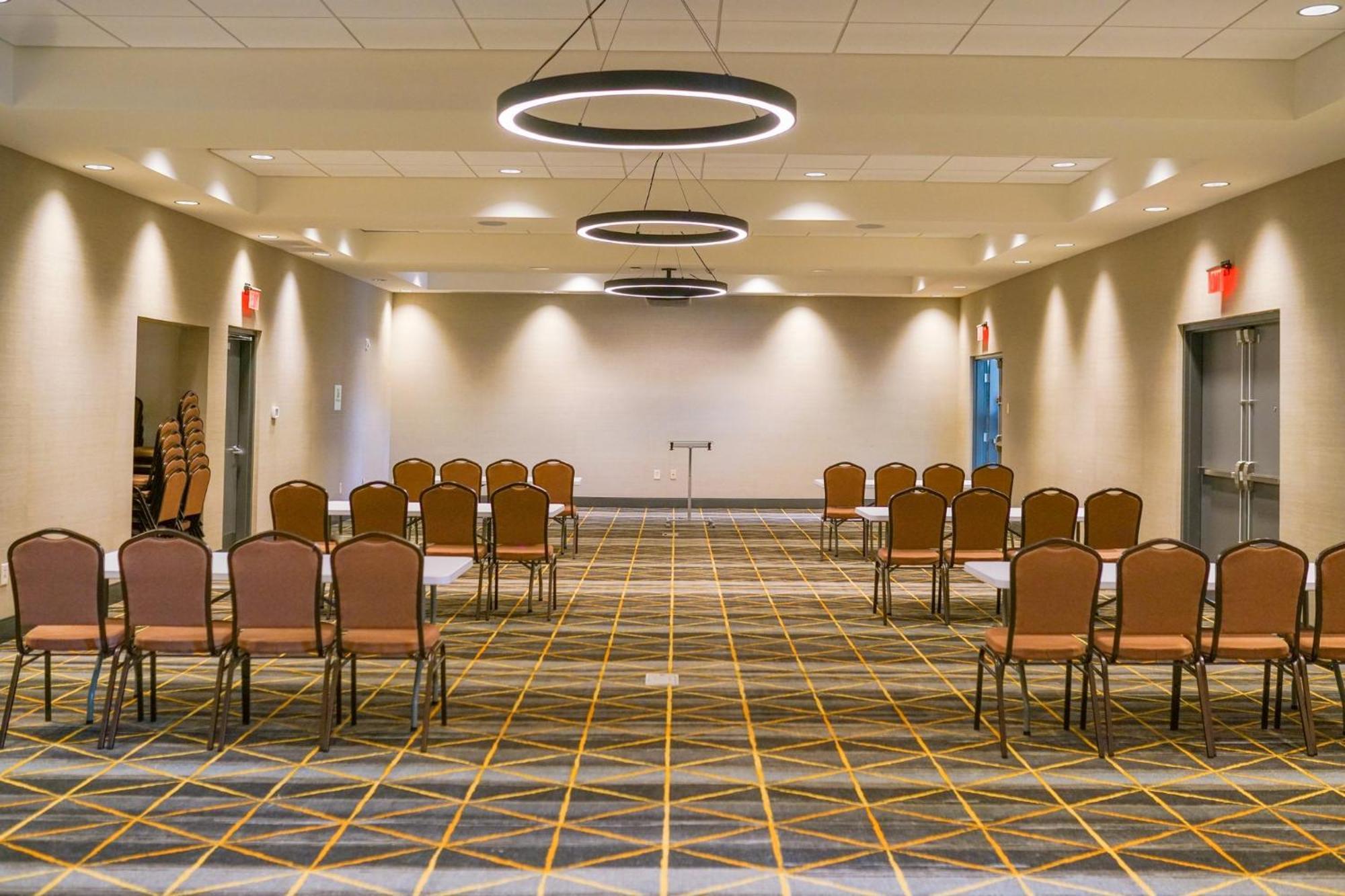 Holiday Inn & Suites - Fayetteville W-Fort Bragg Area By Ihg Eksteriør billede